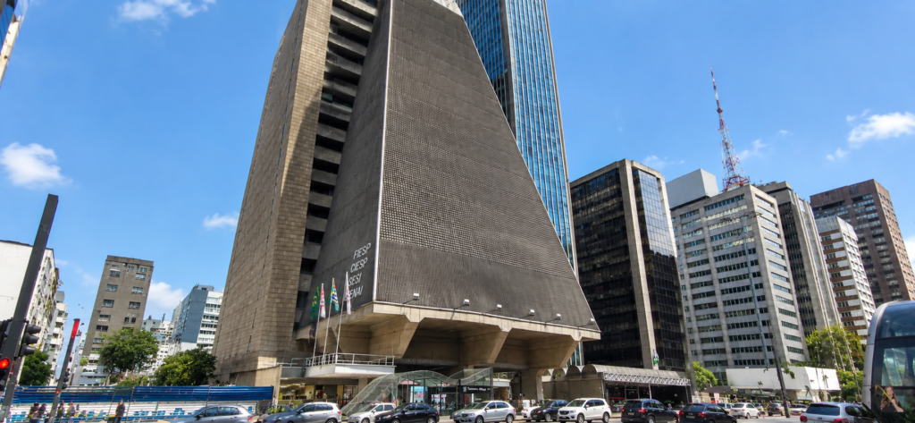 Centro Cultural FIESP na Avenida Paulista em São Paulo com fachada arquitetônica característica